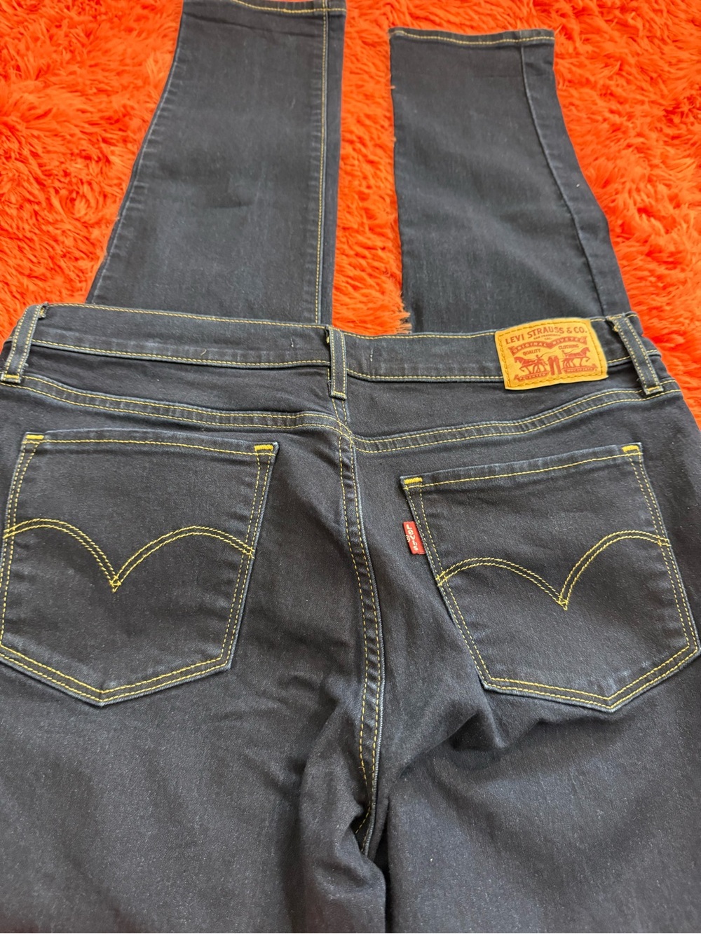 Levi's Skinny Jeans in Dark Black Denim with Yellow Stitching